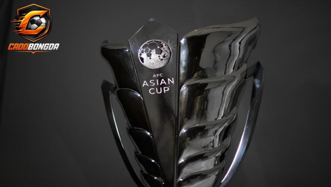 Không khí cuồng nhiệt và chiếc cúp vô địch danh giá của Asian Cup.