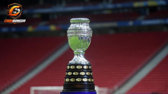 Không khí sôi động và chiếc cúp vô địch danh giá của Copa América.