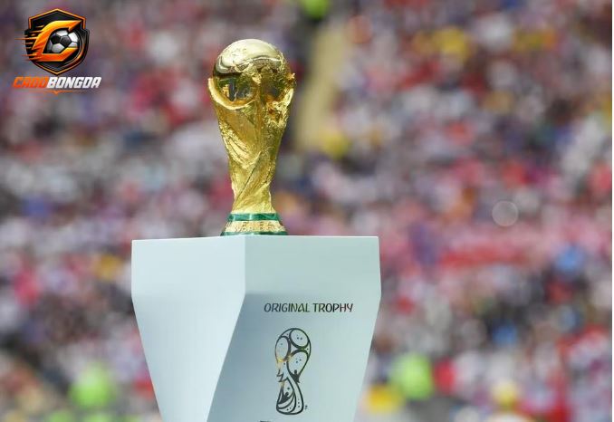 Không khí cuồng nhiệt và chiếc cúp vàng danh giá của FIFA World Cup.